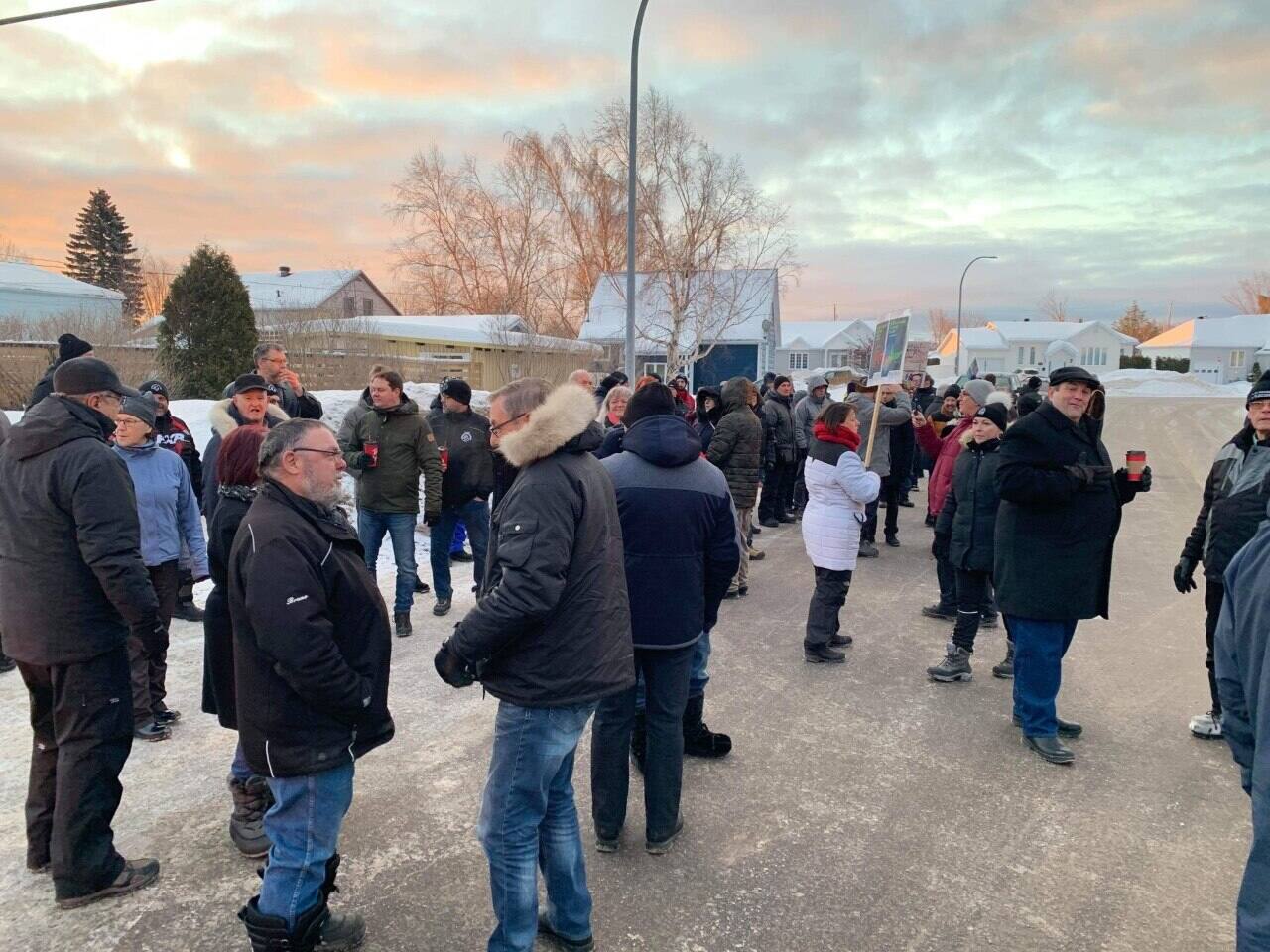 [PHOTOS] le bureau du ministère des Transports assiégé JDQ
