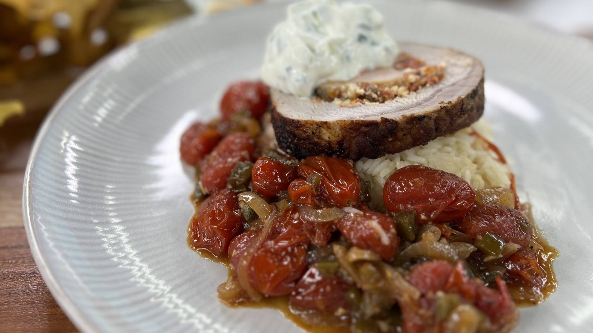 LONGE DE PORC RÔTIE AUX TOMATES SÉCHÉES ET FETA
