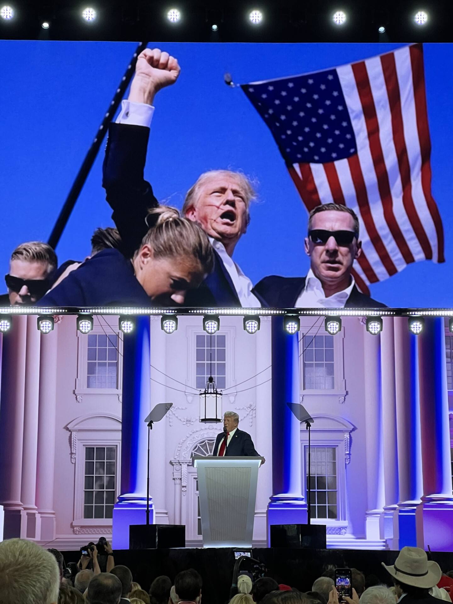 Una vez Trump, siempre Trump... incluso un auricular menos