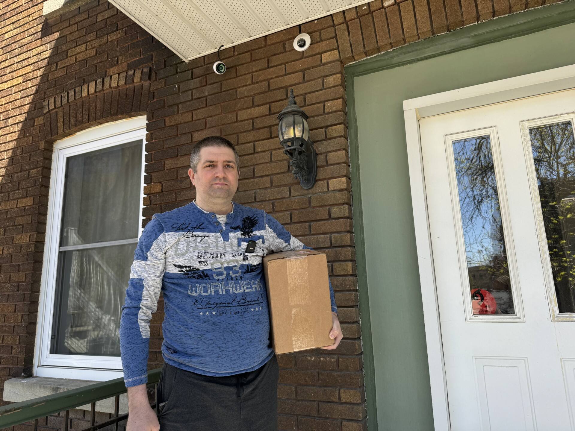 &laquo;Les gens sont de plus en plus effront&eacute;s&raquo;: ils d&eacute;veloppent des stratag&egrave;mes cr&eacute;atifs pour dissuader les voleurs de colis