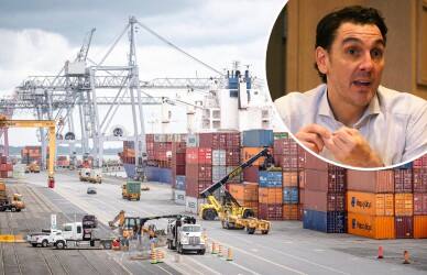 Bouteilles de vin &agrave; 300$, soupers &agrave; 3000$, voyages dans des h&ocirc;tels de luxe: rien n&rsquo;&eacute;tait assez beau pour l&rsquo;ex-PDG du port de Montr&eacute;al