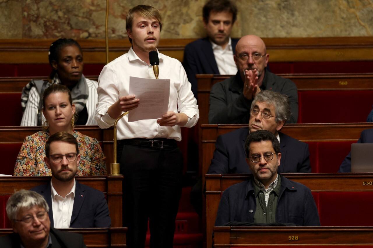Tenue vestimentaire des d put s statu quo au qu bec la france tranche