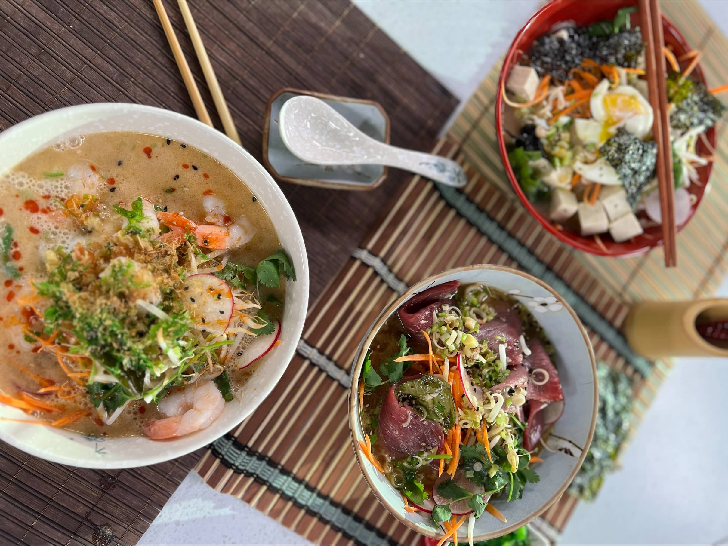 Soupe ramen en trois variantes