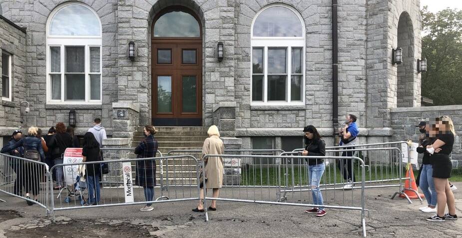 Samedi dernier, non loin du stationnement fermé aux autos du parc La Fontaine, s’allongeait une file digne du restaurant L’Avenue pour accéder aux toilettes.