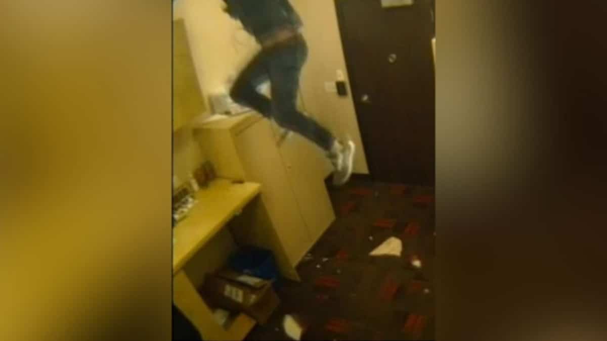 Il tombe du plafond pendant le cambriolage d’une banque