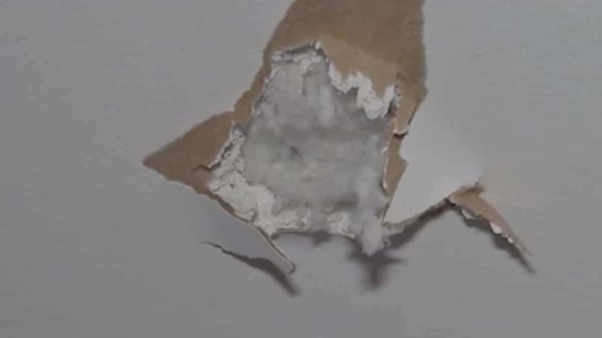 EN IMAGES | Un morceau de météorite fait un trou dans le toit d'une maison au Texas