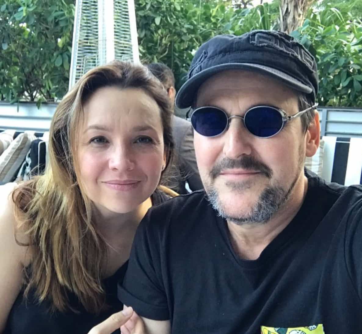 Il souligne trois ans de mariage avec sa femme