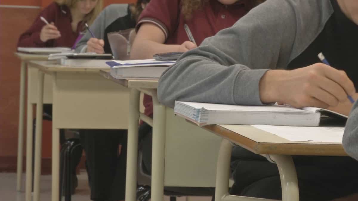Le port de l'uniforme à l'école vous permet d'économiser! | TVA Nouvelles