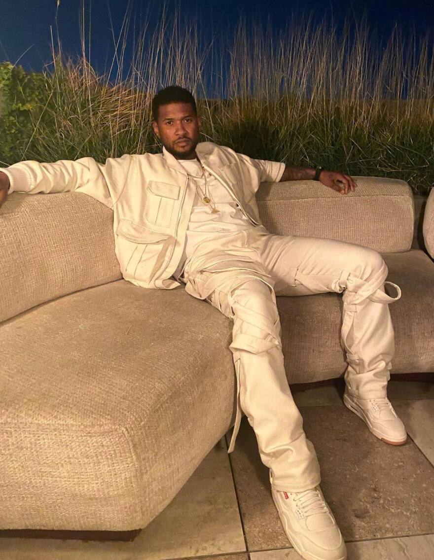 Accusé de payer une danseuse avec de faux billets