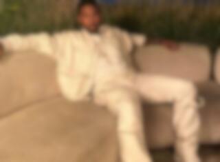 Accusé de payer une danseuse avec de faux billets