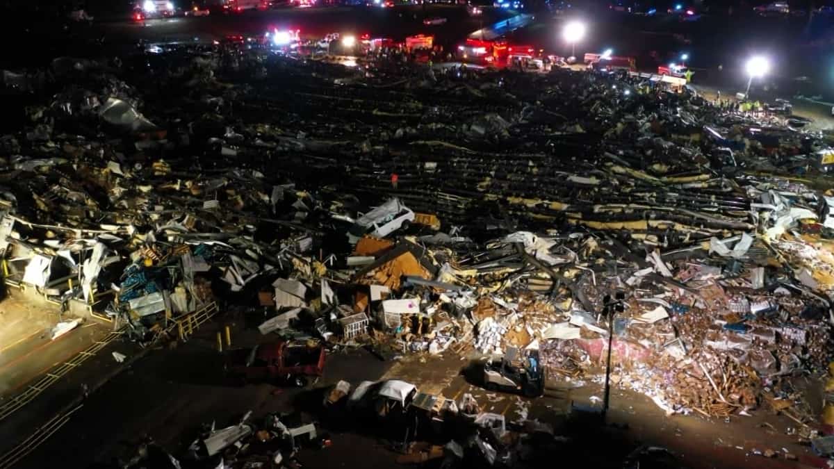 EN IMAGES | Une usine de chandelles du Kentucky désintégrée par une tornade