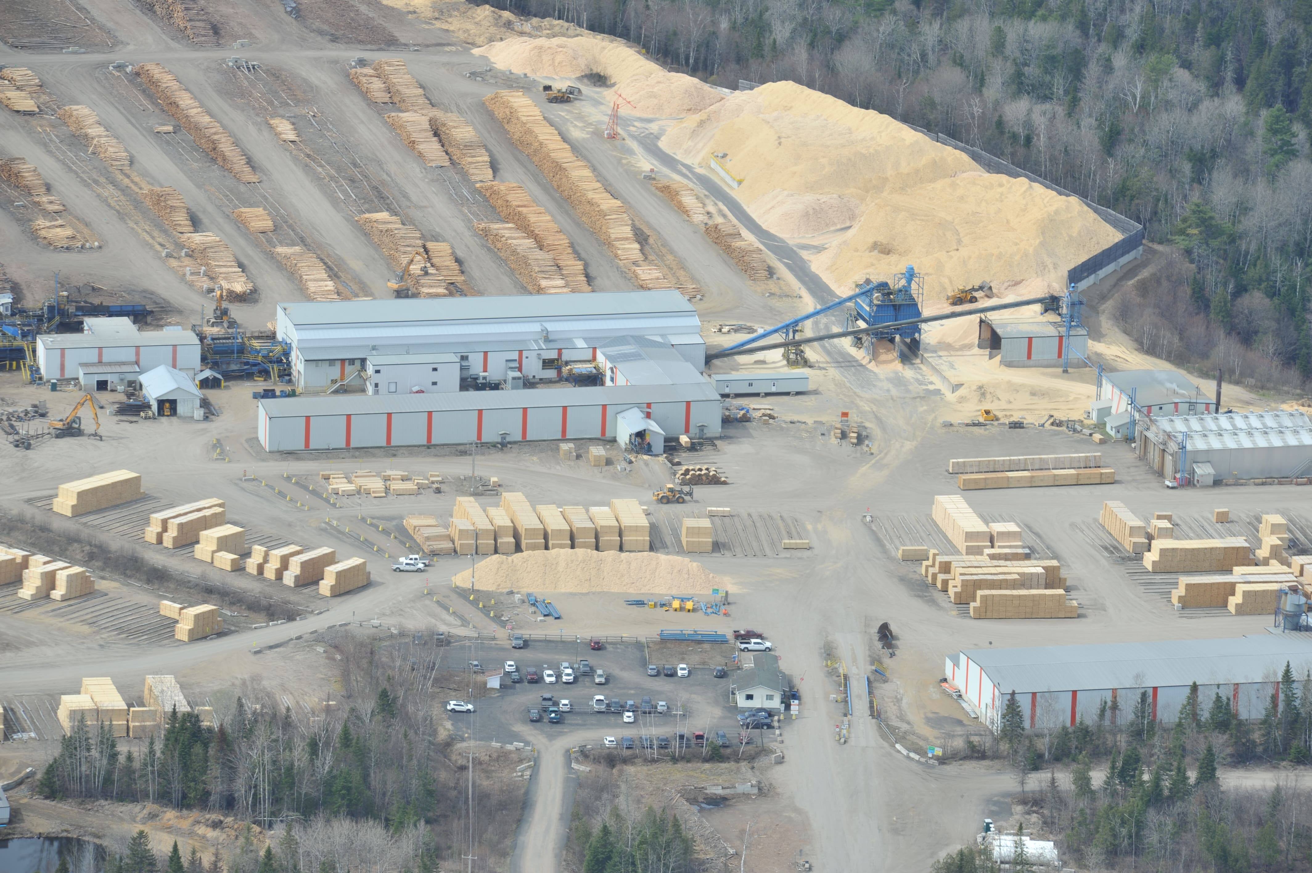 Matériaux de construction les cours à bois sont pleines TVA Nouvelles
