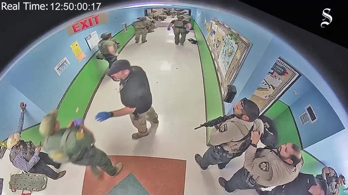Vidéo sur la réponse policière à Uvalde: «ils auraient dû faire quelque chose»