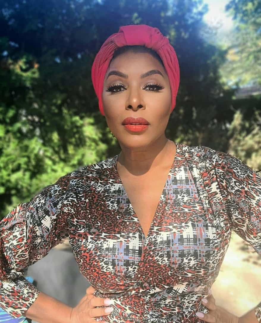 Varda Étienne pose nue pour une cause importante