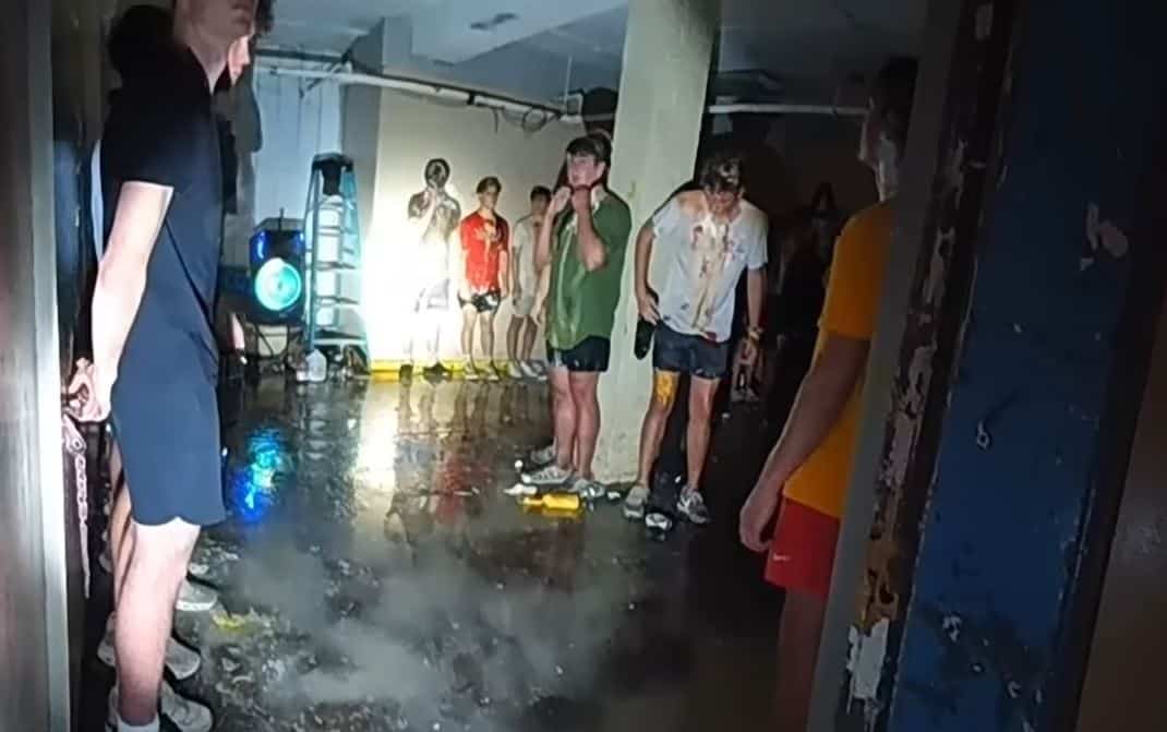 Le rituel d&eacute;nigrant d&rsquo;une fraternit&eacute; de l&rsquo;Iowa enflamme les r&eacute;seaux sociaux dans une vid&eacute;o virale