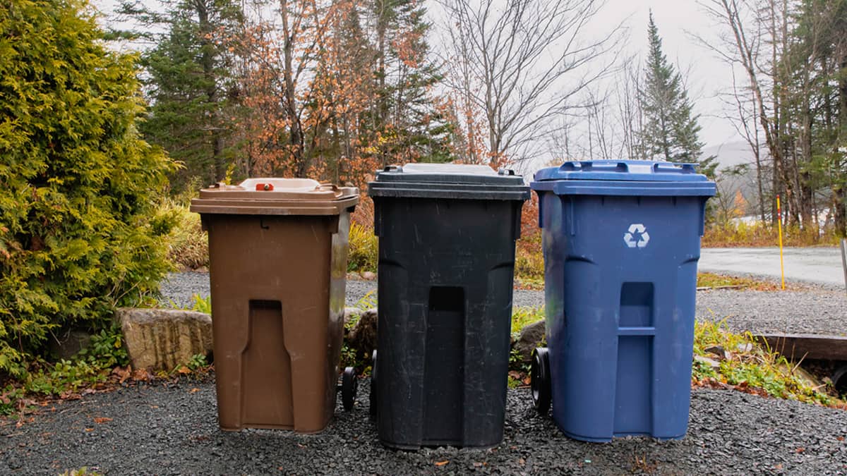 «Moi, j’me fais des beaux p’tit feux»: les ordures seront ramassées une fois par mois à Lac-Beauport et cela déchaîne les passions