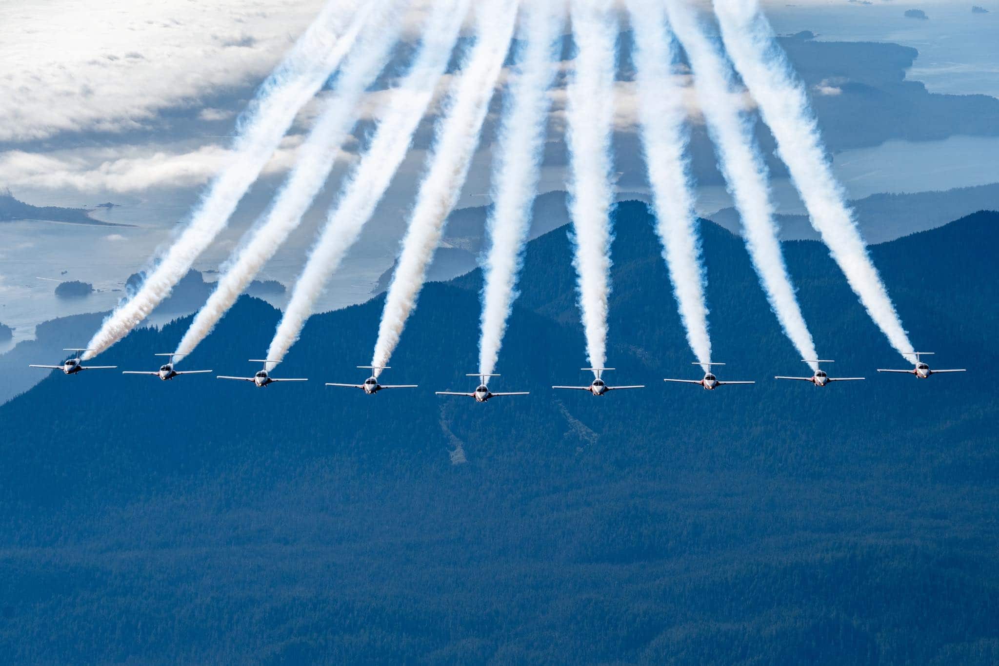 Levez les yeux ce soir! Les Snowbirds survoleront le centre-ville de Montréal avant la partie des Canadiens