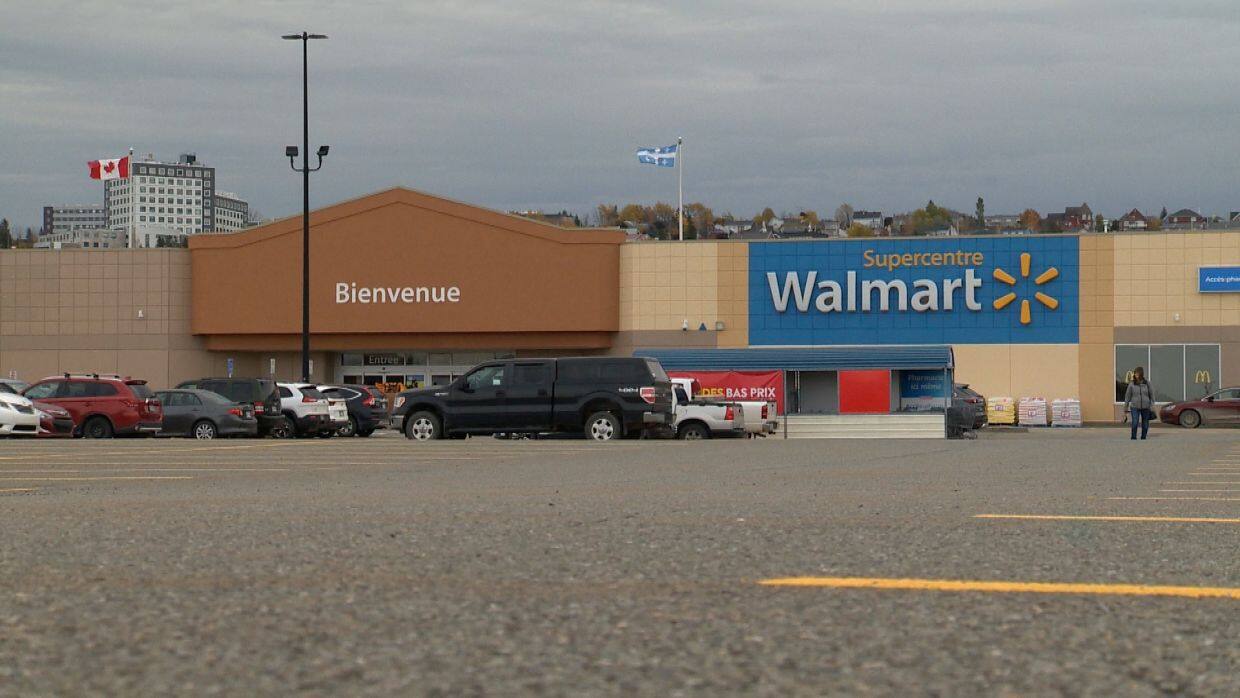 Accusés d’avoir volé pour des milliers de dollars dans les Walmart de