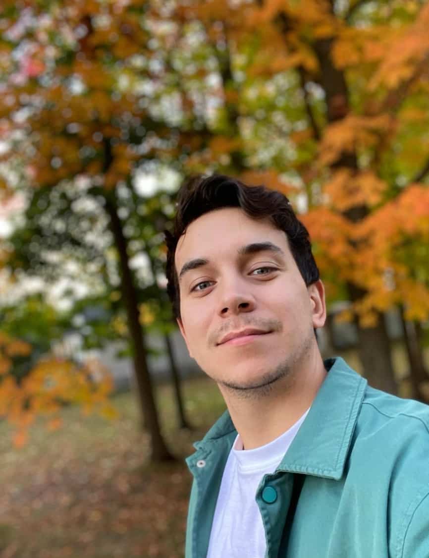 Son fils le rejoint sur scène et c’est adorable