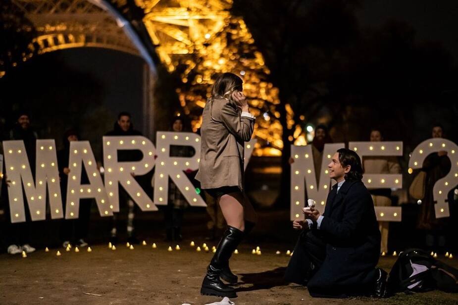 Image principale de l'article Il demande son amoureuse en mariage à Paris