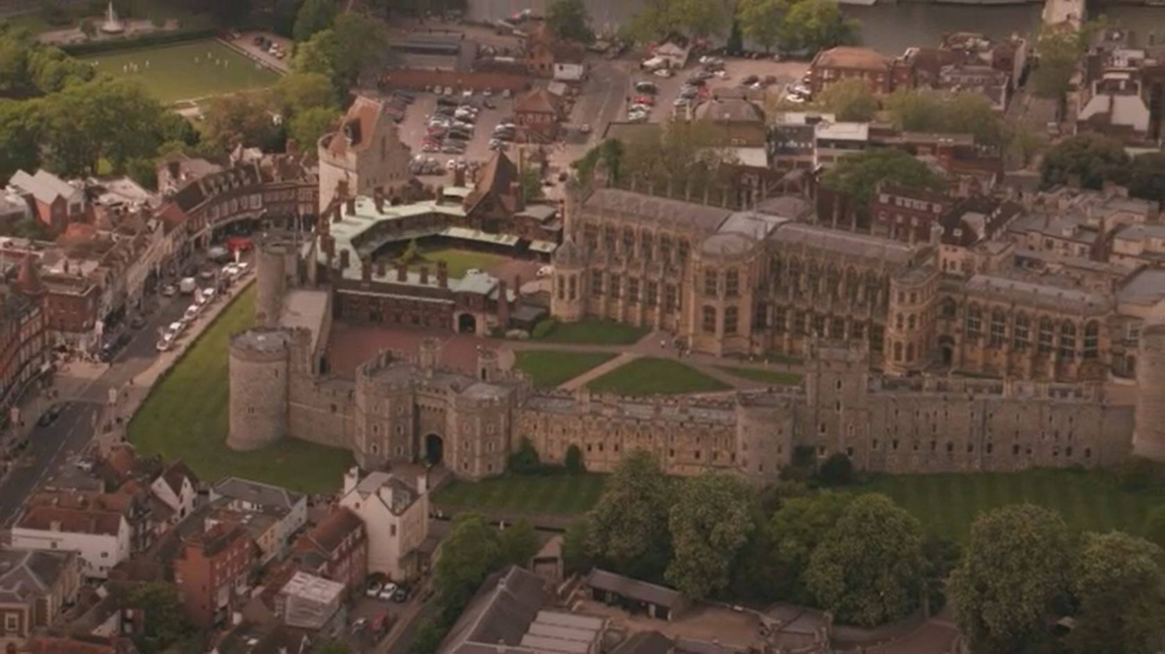 Un homme arm&eacute; s&rsquo;introduit sur le terrain du ch&acirc;teau o&ugrave; se trouve la Reine