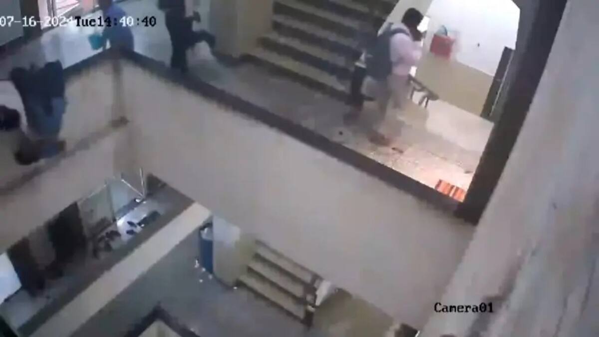 En s’amusant avec ses amis, elle meurt en tombant du troisième étage