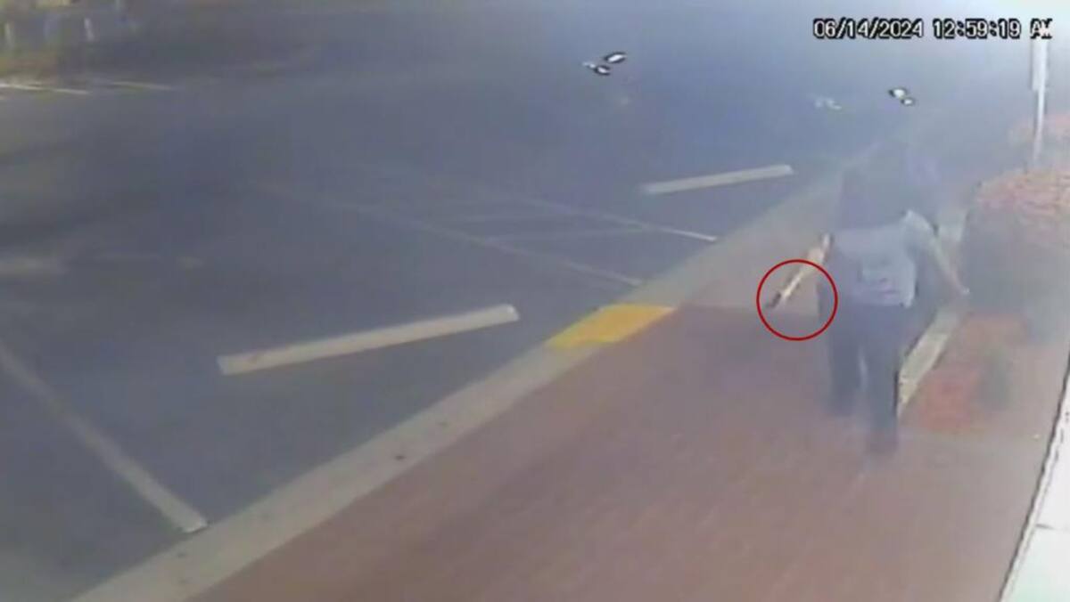 Une employée du McDonald’s tire sur la voiture d’un client