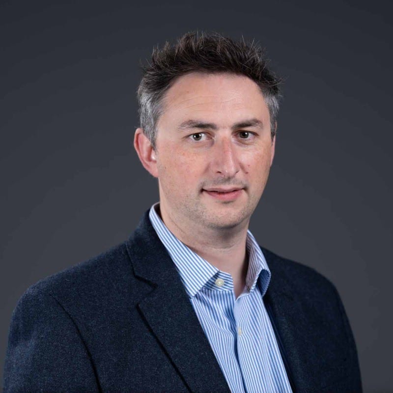 &laquo;Je suis tactile&raquo;: accus&eacute; de gestes d&eacute;plac&eacute;s envers ses &eacute;l&egrave;ves, il &eacute;vite l&rsquo;interdiction d&rsquo;enseigner en invoquant ses &laquo;origines italiennes&raquo;