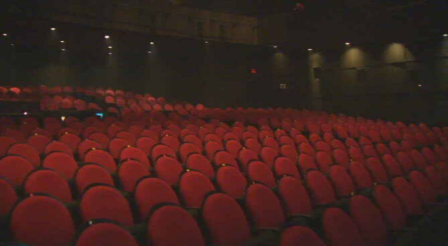 Les d&eacute;tenteurs de billets de spectacles devront &ecirc;tre patients