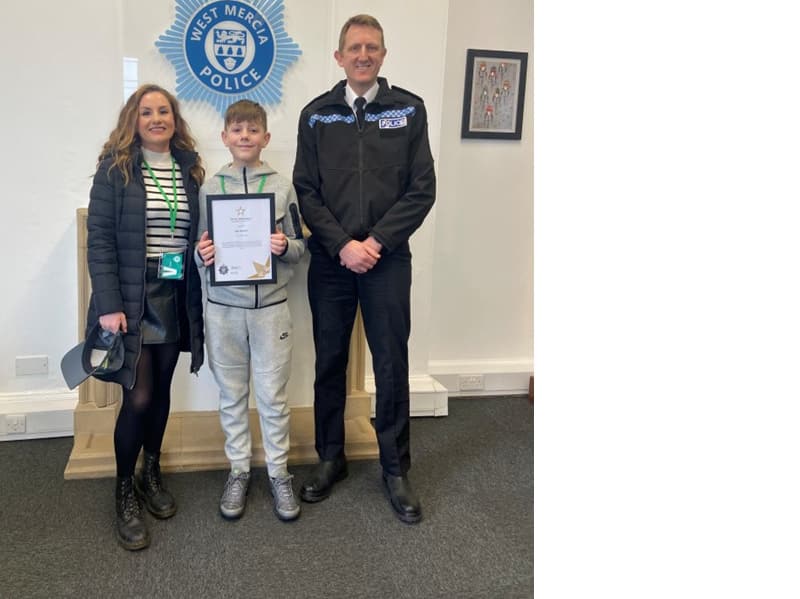 Perte de conscience au volant : un garçon de 12 ans à la « bravoure exceptionnelle » sauve sa mère