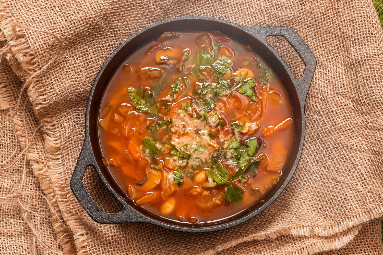 Recette de soupe au chou et tomates | Recettes du Québec