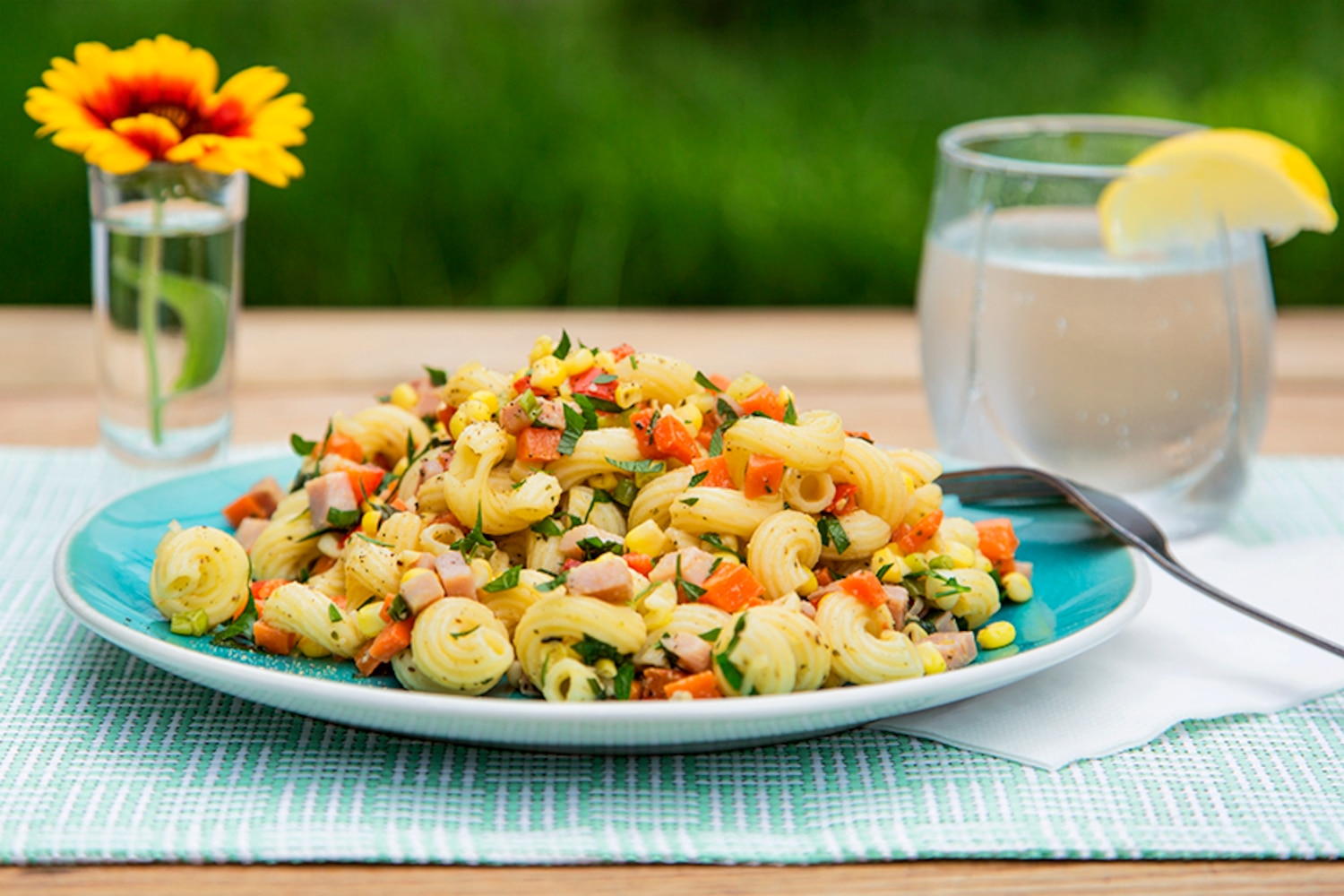 Salade de pâtes moutarde et miel au jambon et légumes Recettes du Québec