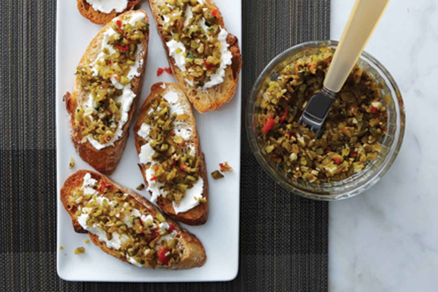 Relish aux cornichons et à l'oignon doux Recettes du Québec