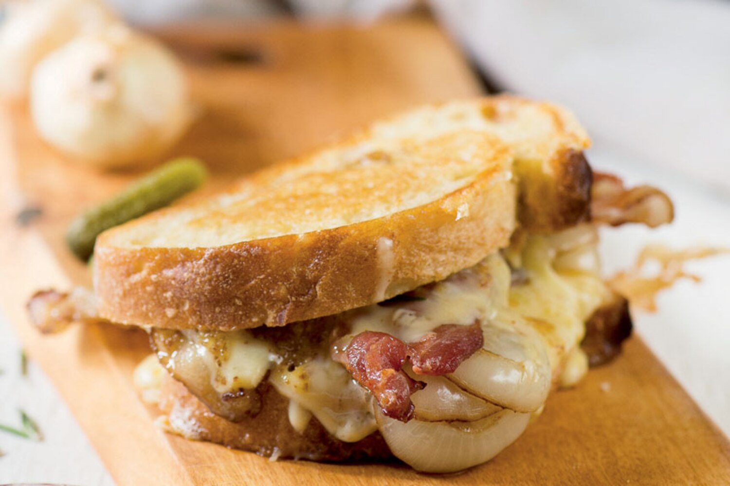 Grilled-cheese au bacon et à la moutarde à l’érable | Recettes du Québec