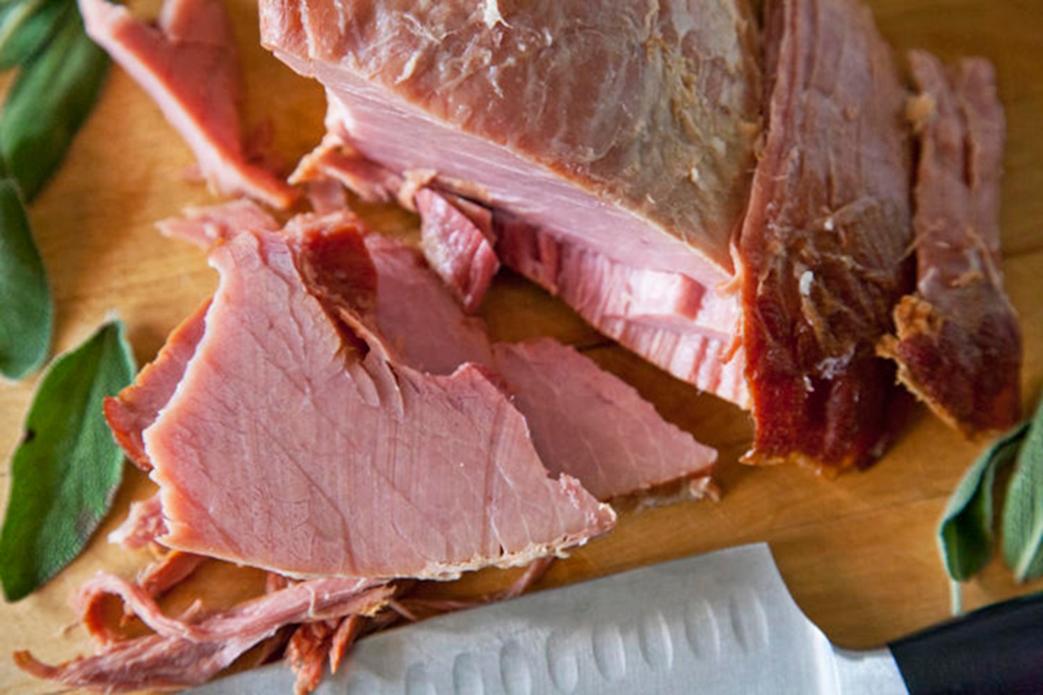 Jambon à l'os aux pommes et à la sauge Recettes du Québec Jambon à l'os aux pommes et à la sauge Recettes du Québec