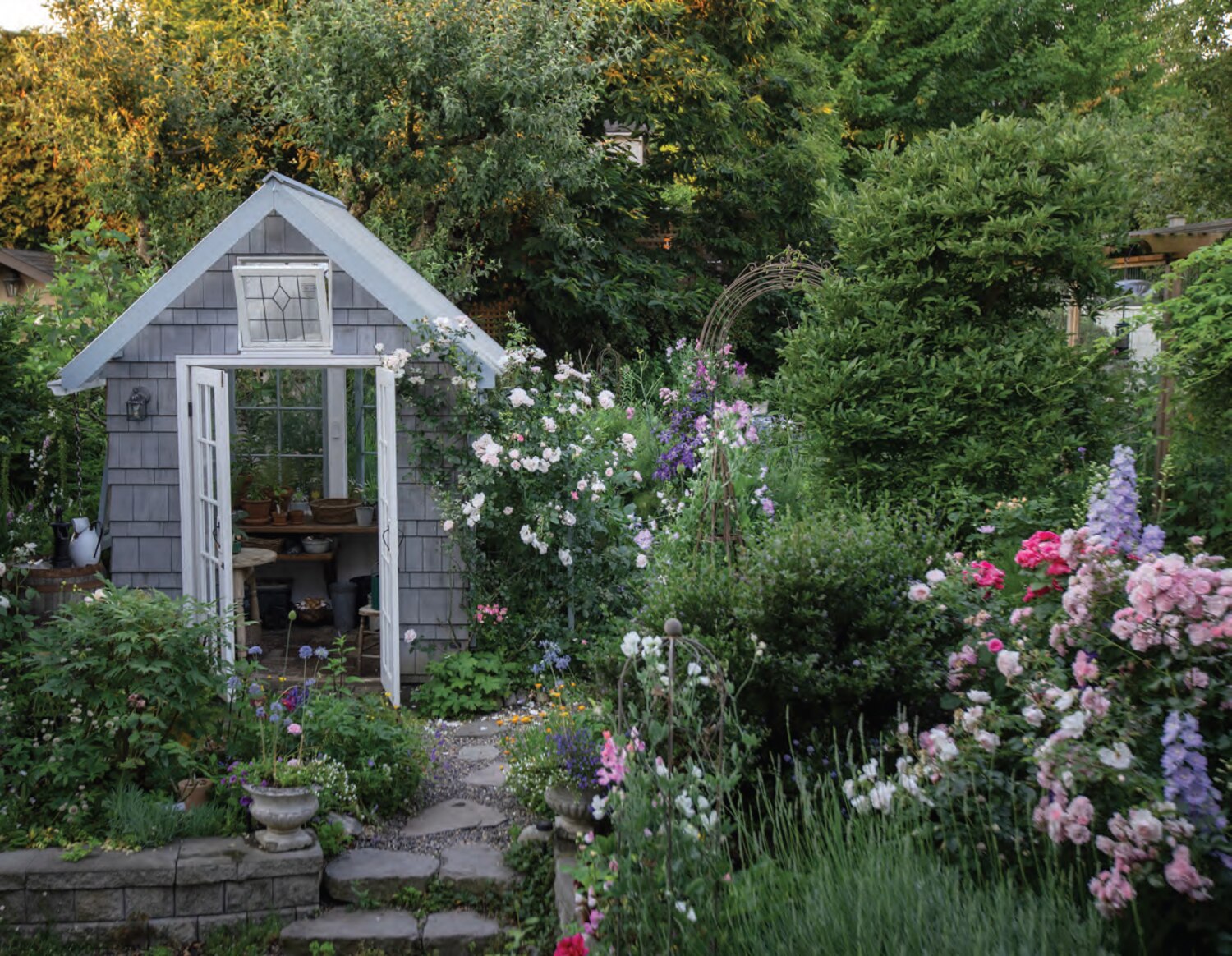 Visit to a Flower Garden : Mix of Old-world inspiration and Lush Blooms ...