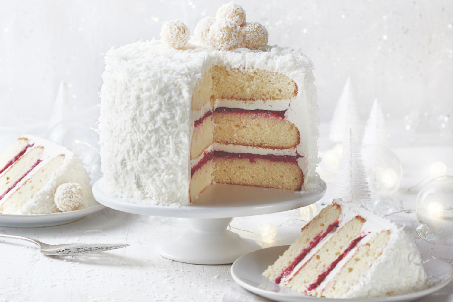 Snow White Christmas Cake | Style at Home