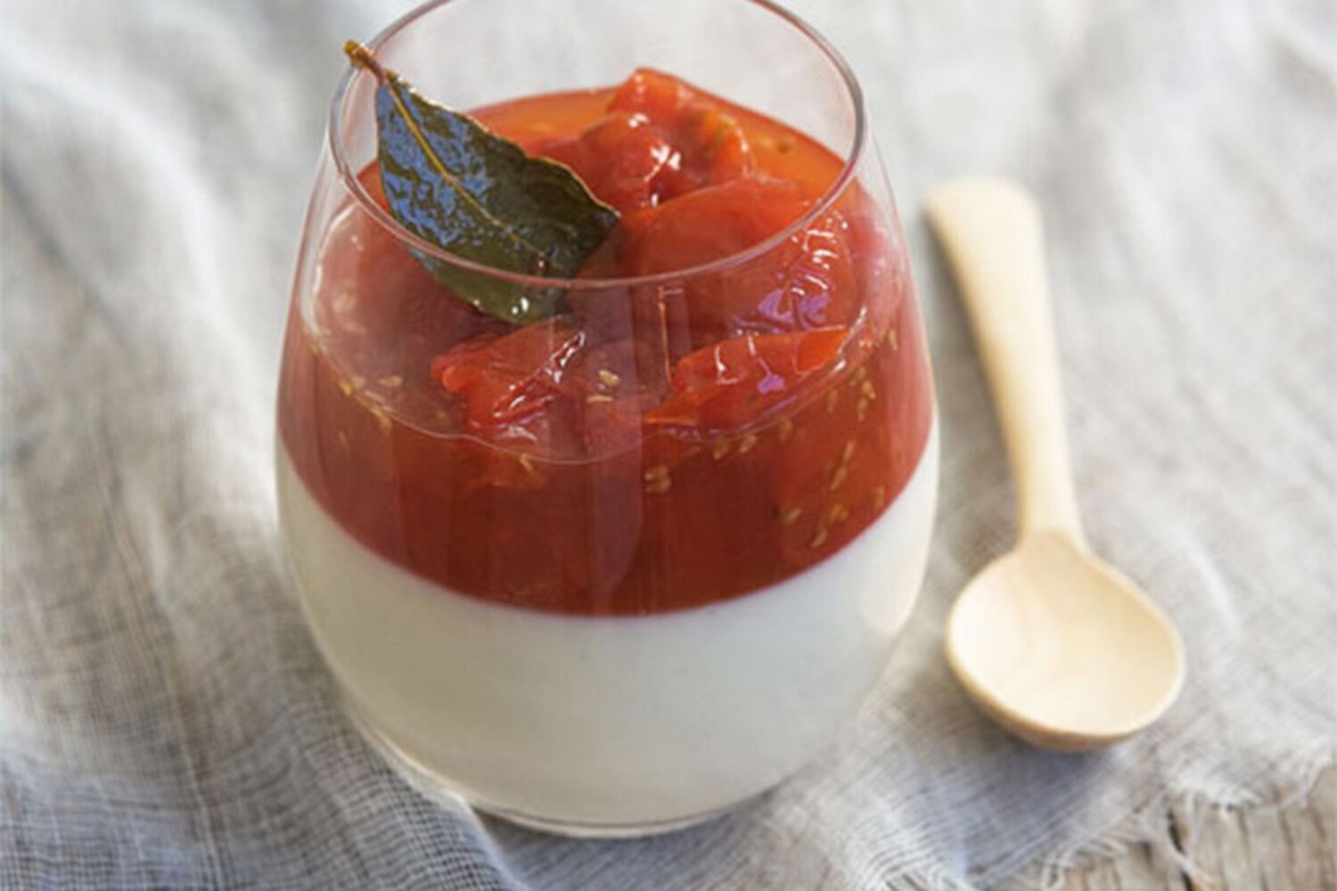 Recipe Chilled yogurt cream with sweet tomato compote Style at Home