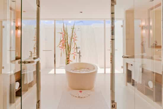 khao-lak-bathroom.jpg