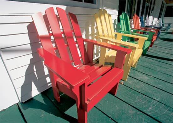 painting wooden deck chairs