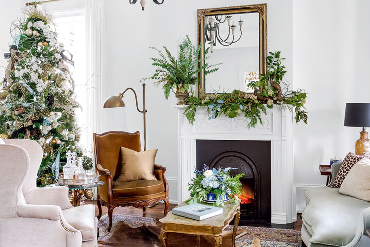 A Regency cottage-style home with enchanting Christmas decor | Style at