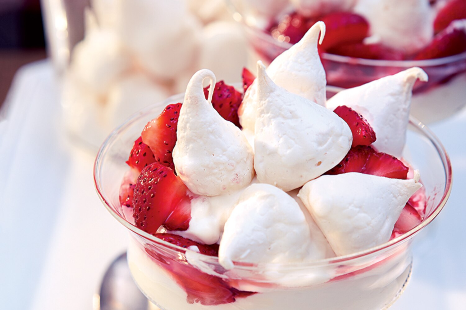 Recipe Strawberry and cream meringues Style at Home