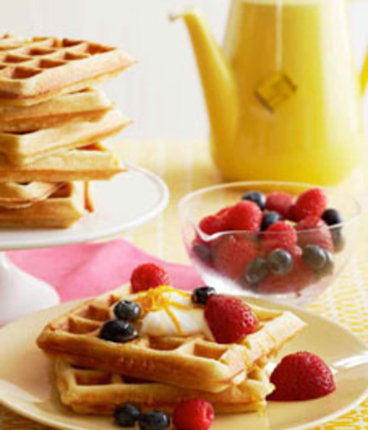 Recipe Orange wholewheat waffles with yogurt and fresh berries