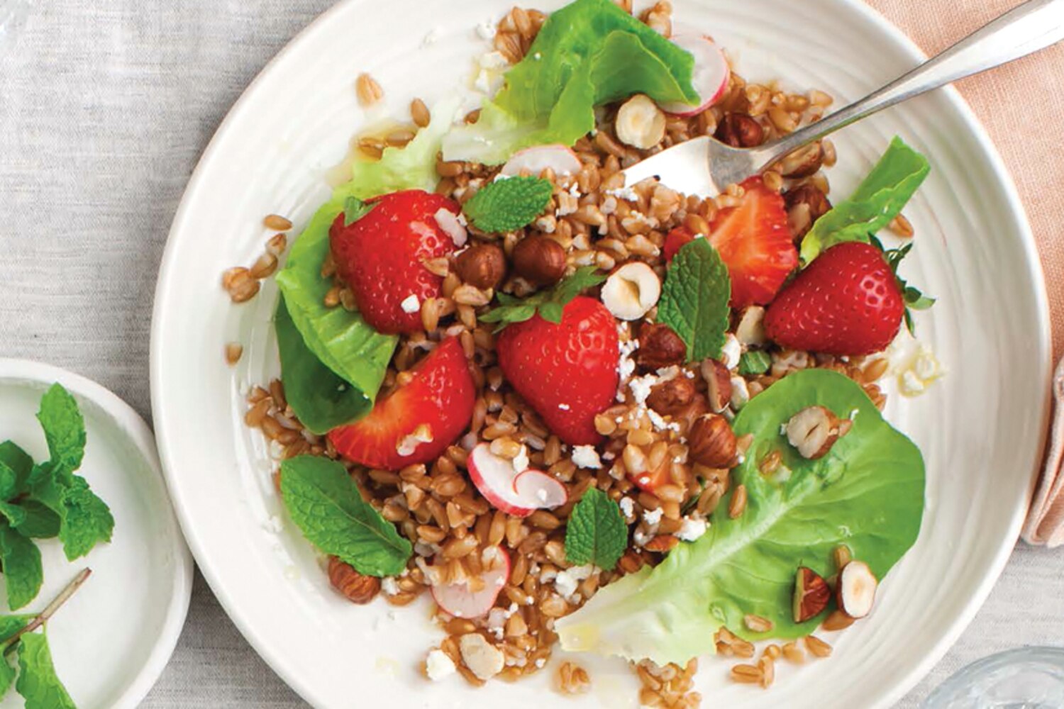 Recipe Strawberry salad with toasted hazelnuts Style at Home