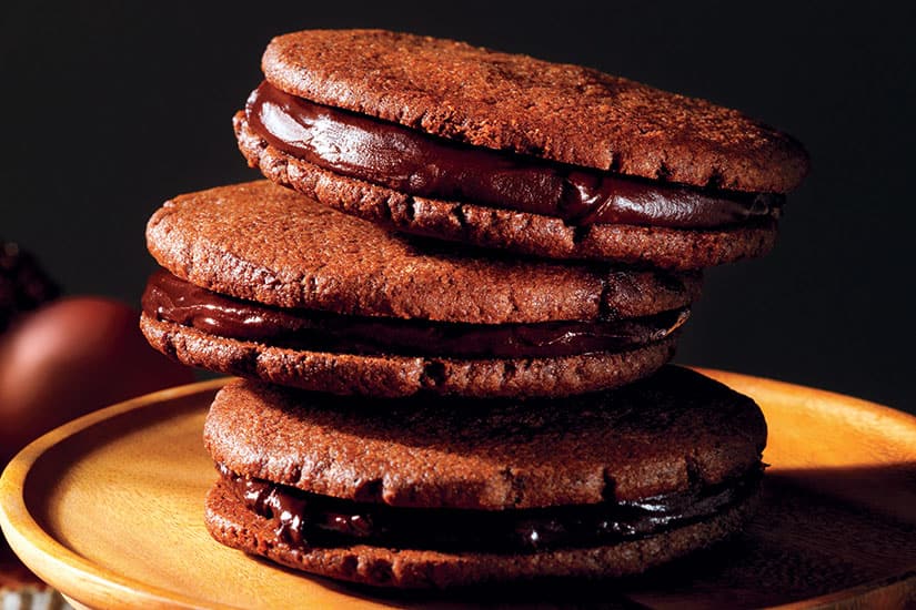 Recipe Double chocolate sandwich cookies with chocolate ganache