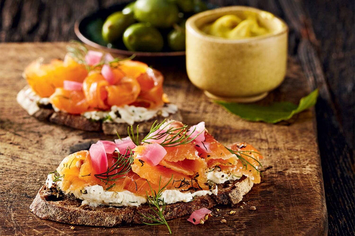 Recipe Citrus and dill gravlax with caper & horseradish cream cheese