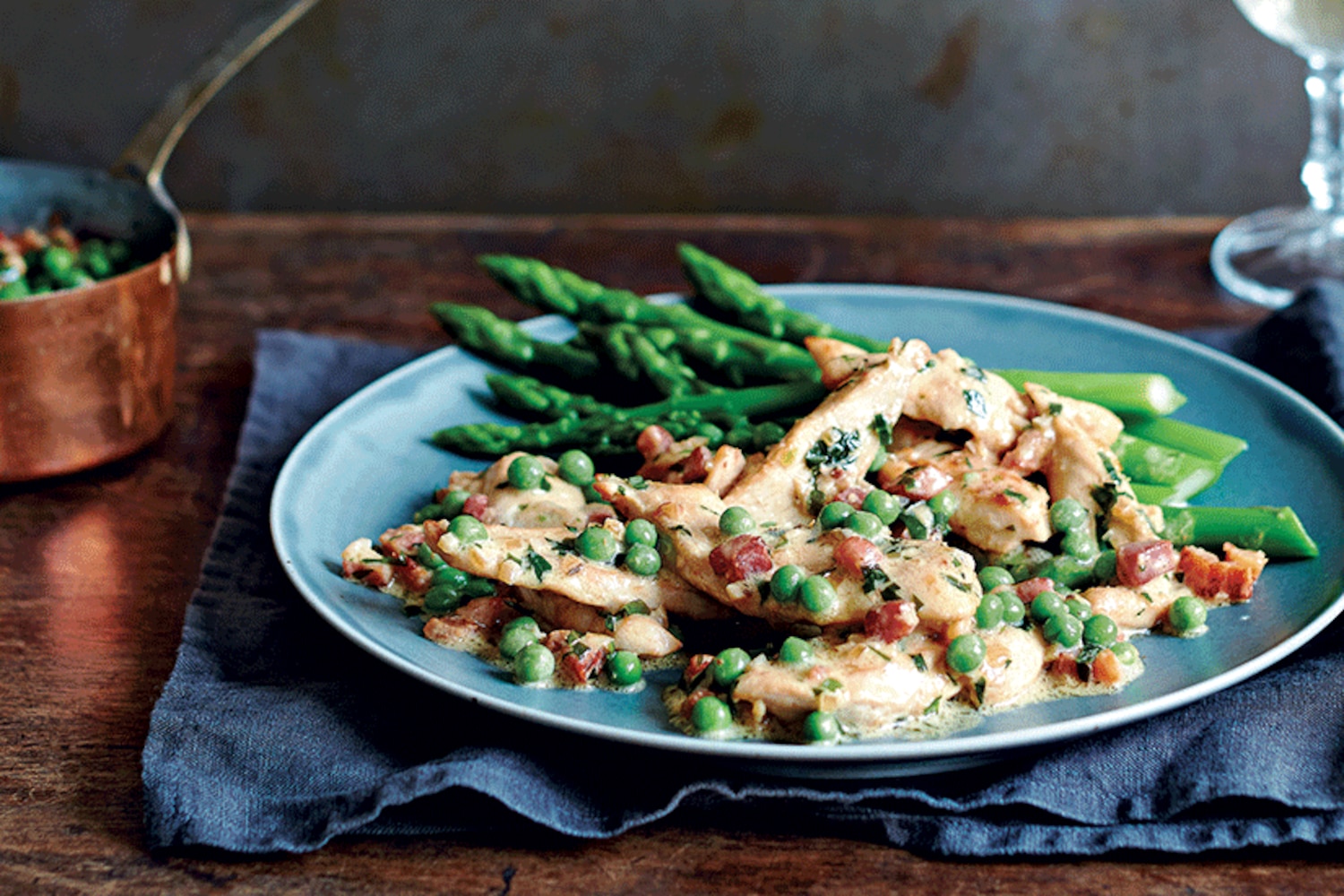Recipe Sautéed chicken with white wine, pea & tarragon sauce Style