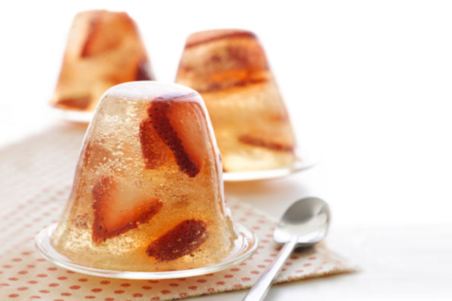 Recipe: Sparkling champagne and strawberries | Style at Home