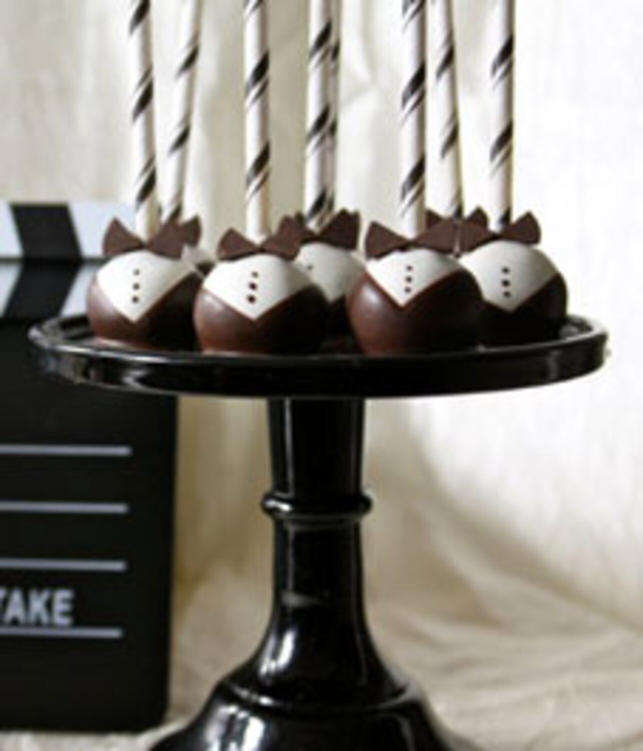 Recipe: Tuxedo cake pops | Style at Home