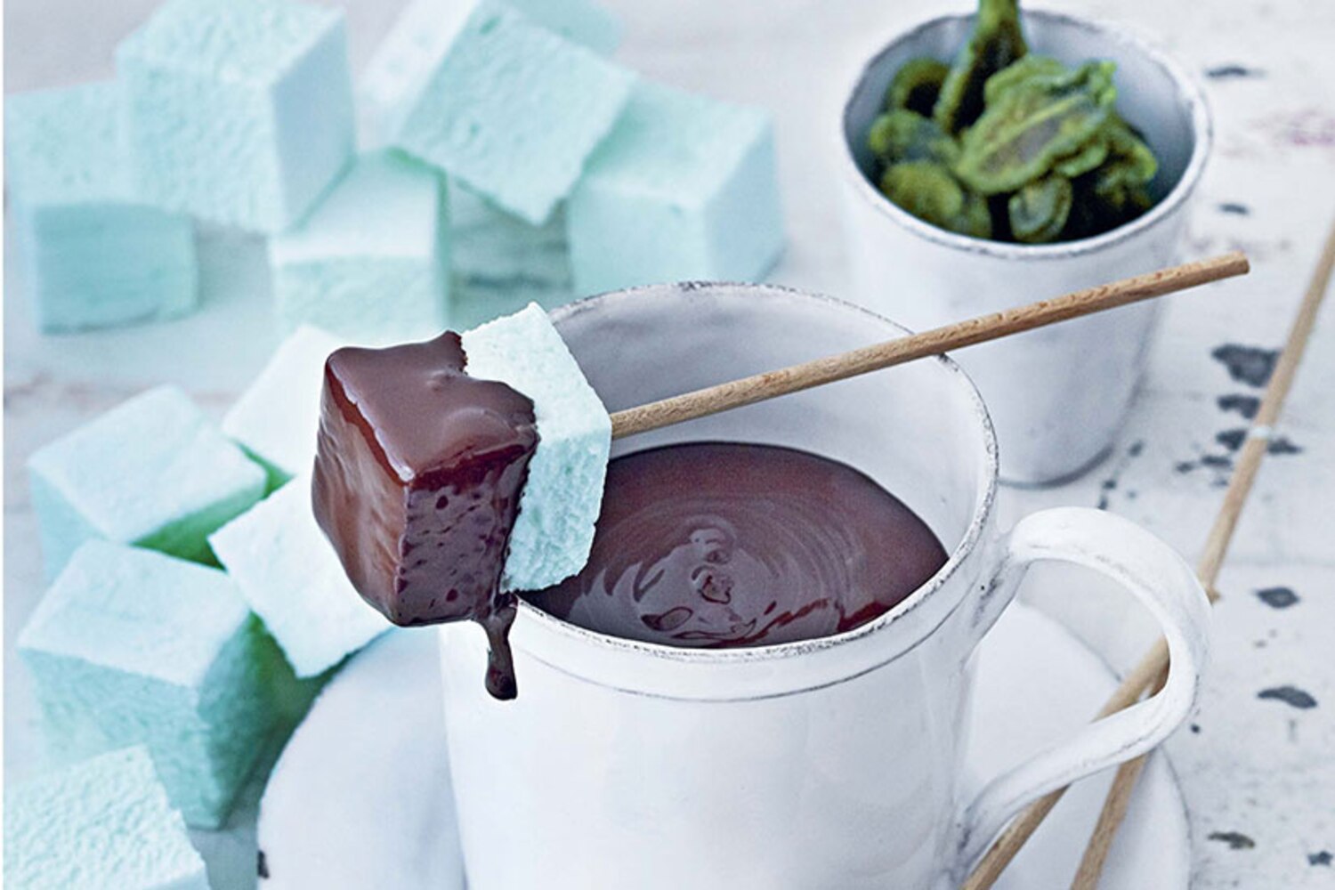 Recipe: Dark chocolate and mint marshmallow pops | Style at Home